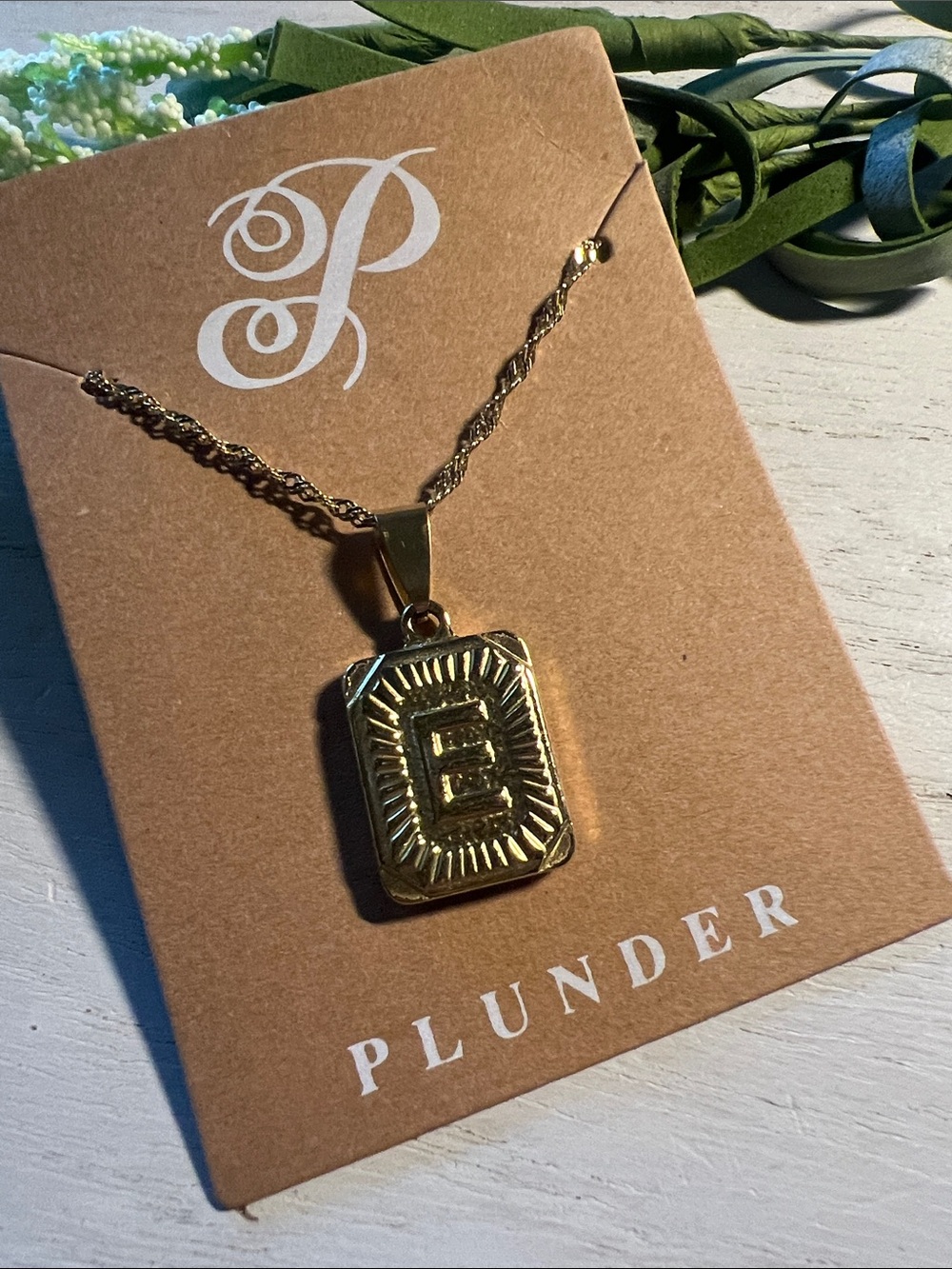 Plunder “E” necklace gold tone